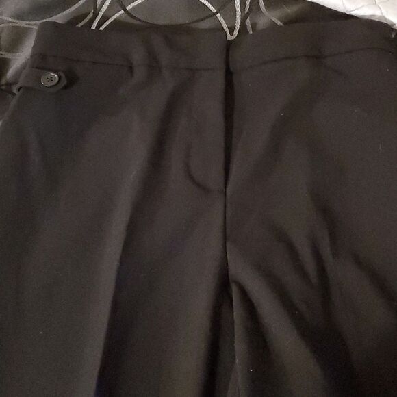 Susan Graver  Chelsea stretch capri pants  withbbuiion tab and slits details M - Picture 5 of 10